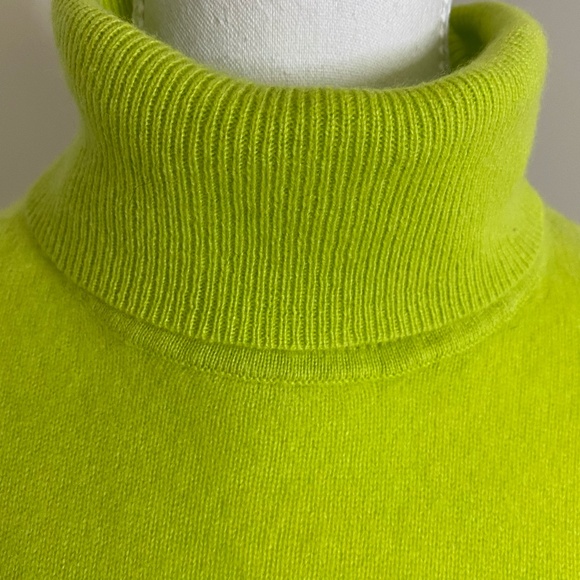 Lord & Taylor Chartreuse Green Cashmere Cozy Long Sleeve Turtleneck Sweater-Sz-M - Picture 2 of 16